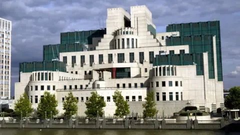 MI6 Introduces Deep Web Platform to Attract Spies in Russia